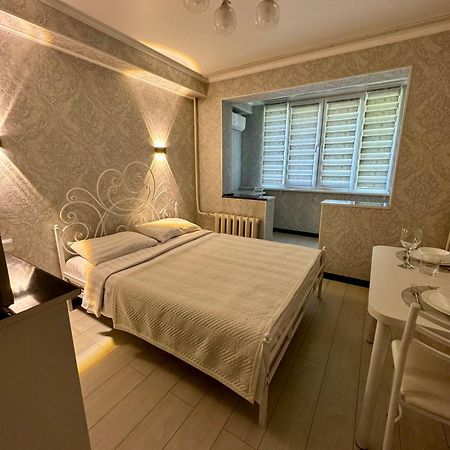 Уютная Комната-Студия В Центре Бишкека Extérieur photo